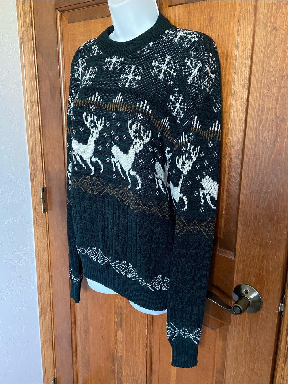 vintage Hardwood & Pine knit sweater a classic Nordic holiday design Size Medium - Picture 3 of 9